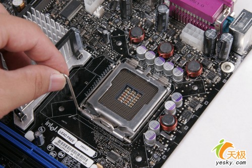 宜阳迅佳科技——Intel 775针CPU安装图解